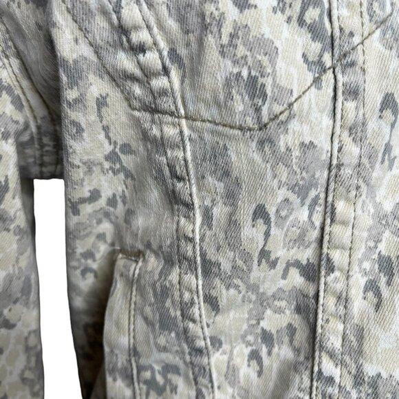 Free People Grey Cream Camo Denim Jean Jacket Fitted Cropped Size Small - Picture 3 of 8